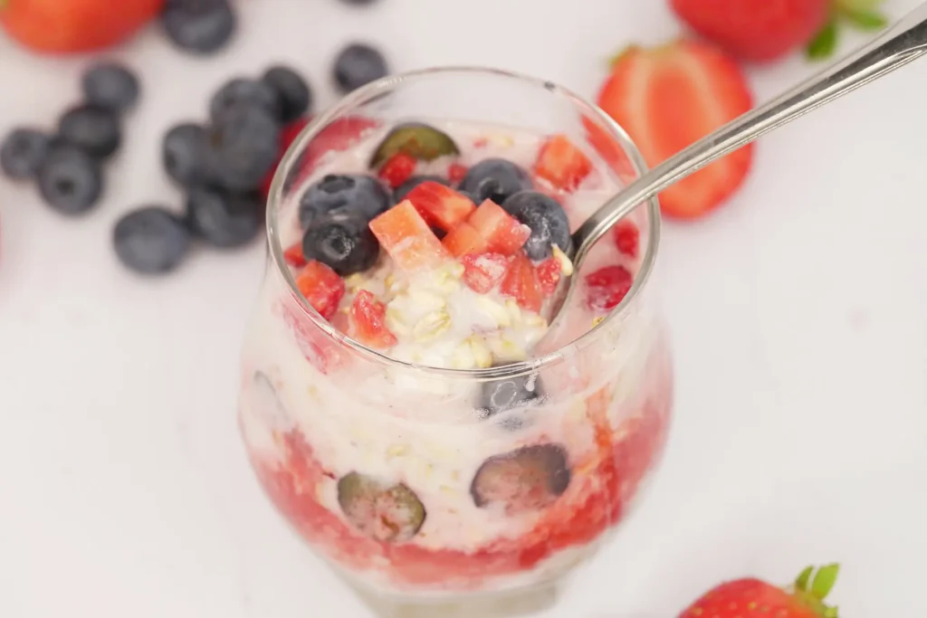 Overnight Oats with Berries Easy Recipe